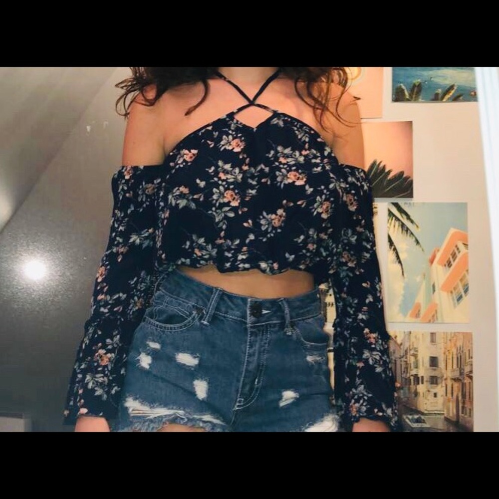 🌸Cropped Sleeved floral top🌸